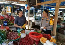 Dirlantas Polda Sulbar, Pantau Stabiltas Harga di Pasar Tradisional Mamuju