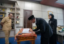 Gubernur Sulbar Lantik Direksi Perseroda PT. Sulawesi Barat Malaqbi