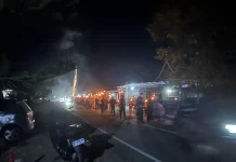 Warga Desa Lara Gelar Pawai Obor Sambut Idul Fitri 1447 H