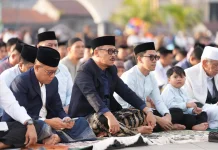 Ribuan Umat Muslim Padati Anjungan Pantai Manakarra