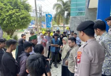 Protes Pasien "Beli Obat di Luar", Mahasiswa Geruduk BPJS Kesehatan Mamuju