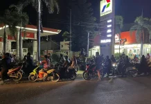 Kelangkaan BBM di Polman Lumpuhkan Aktivitas, Warga Antri sejak Subuh