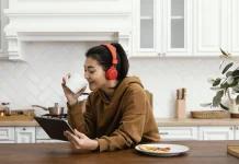 Mendengarkan Podcast, Cara Baru Menikmati Informasi