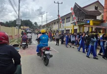 Polres Mamasa Atur Lalu Lintas di Titik Rawan Macet saat Jam Pulang Sekolah