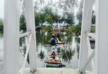 TNI dan Warga Bangun Jembatan Garuda di Malunda