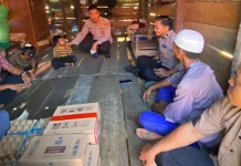 Polresta Mamuju Salurkan Bantuan untuk Dua Bersaudara yang Ditinggal Orang Tua