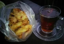 Hangatnya Pisang Goreng dan Teh di Tengah Hujan