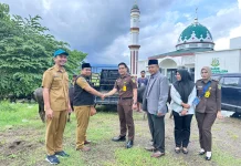 Pemprov Sulbar Serahkan Sapi Kurban kepada Kejati
