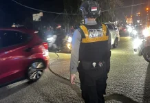 Tim Patmor Polresta Mamuju Tangani Kemacetan Akibat Kabel Putus