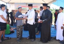 Polresta Mamuju Salurkan Daging Kurban untuk Warga
