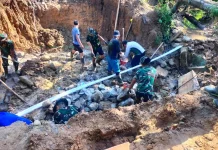 Gotong Royong TNI dan Warga, Struktur Bawah Jembatan Armco di Polman Mulai Dibangun