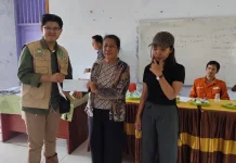 Guru Honorer di Pasangkayu Terima Dukungan Insentif dari PT Mamuang