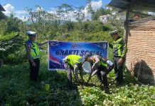 Peringati Hari Bhayangkara, Satlantas Polres Mamasa Tanam Pohon