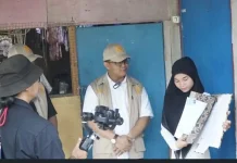 Kemenkum Serahkan SK WNI Kepada Tujuh Warga Keturunan Filipina di Bitung