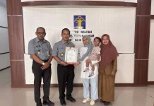 Digunakan di India, Kanwil Kemenkum Sulbar Serahkan Sertifikat Apostille