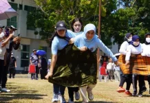 Semarak HUT ke-81 RI, Kemenkum Sulbar Ikuti Balap Sarung Antarinstansi
