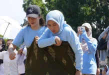 Ikut Balap Sarung HUT RI, Kemenkum Sulbar: Wariskan Nilai Budaya ke Generasi Muda