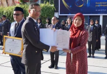 Kemenkum Sulbar Serahkan Surat Hak Cipta, ke Akademisi dan Pegiat Seni