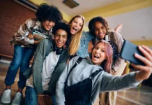 Gen Z Lebih Milih Pengalaman Daripada Barang Mewah: "Beli Memori, Bukan Logo"