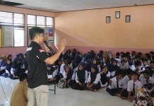 Densus 88 Sulbar Edukasi IRET dan Bullying di SMPN 1 Tutallu