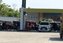 Antrean BBM Ganggu Aktivitas Driver Ojol di Mamuju