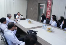 Serahkan Lulusan IPDN, Sekda Sulbar Minta Lulusan Tak Pilih Lokasi Tugas