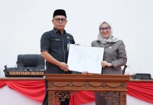 Pemprov dan DPRD Ketuk APBD Perubahan Sulbar Rp1,8 T, Defisit Rp182 Miliar