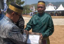 Pemprov Sulbar Beri Penghargaan PT Pasangkayu dan PT SRL Dua