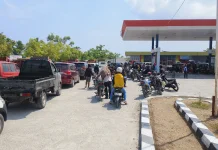 Antrean Solar di SPBU Mamuju Capai 4 Jam, Pengiriman Terhambat