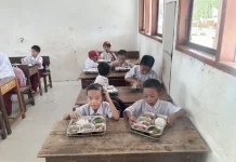 Pastikan Gizi Terpenuhi, SPPG Tapalang Berikan Ayam Sambal Tomat dan Tahu Crispy