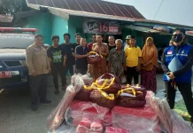 Lurah Mamunyu Serahkan Bantuan untuk Warga Terdampak Angin Kencang