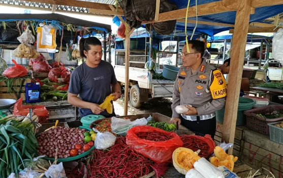 Dirlantas Polda Sulbar, Pantau Stabiltas Harga di Pasar Tradisional Mamuju