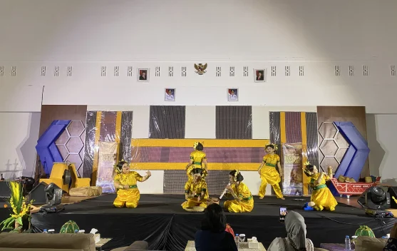 Tari Pangkalumpang Pukau Penonton di Pagelaran Budaya Bahari RRI Mamuju