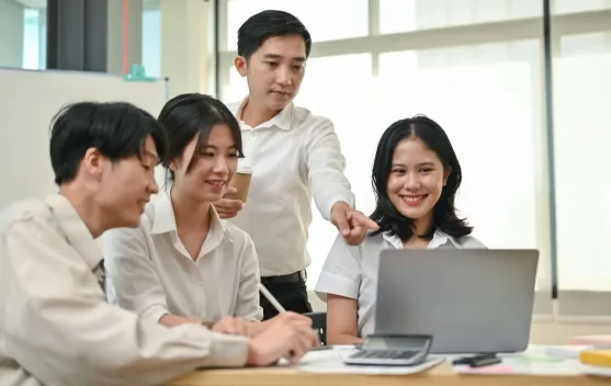 Kerja dengan Gen Z: Tantangan atau Peluang?