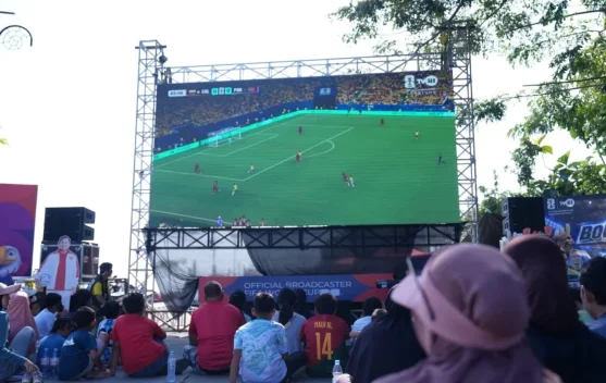 Ratusan Warga Padati Nobar Piala Dunia 2026 di Arteri Mamuju