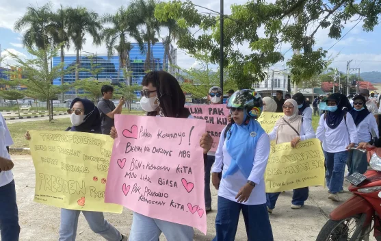 Dukung Program Makan Bergizi Gratis, Ratusan Massa Gelar Aksi di DPRD Sulbar