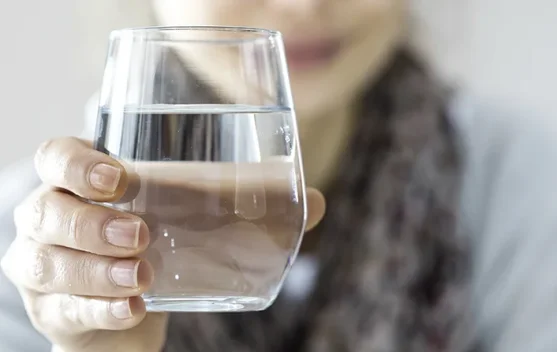 Manfaat Minum Banyak Air Putih bagi Kesehatan Tubuh