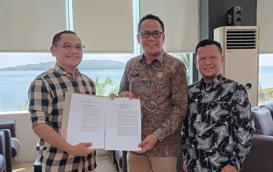 Kwarda Sulbar Serahkan SK Kepengurusan Kwarcab Gerakan Pramuka Polman