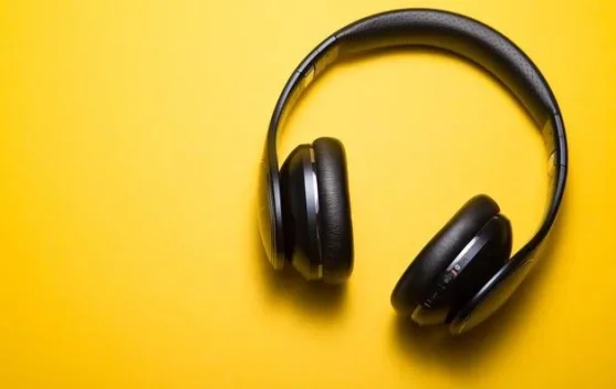 Makna Lagu “Madu dan Racun”, Kisah Cinta yang Manis Sekaligus Menyakitkan
