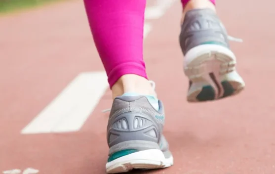 Risiko Lari Menggunakan Sepatu KW, Jangan Anggap Sepele!