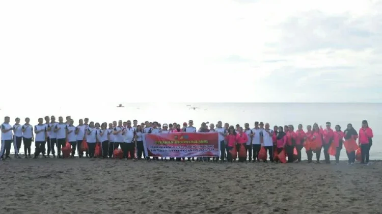 Polres Minut Gelar Gerakan Indonesia ASRI di Pantai Firdaus Kema