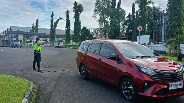 Ciptakan Kamseltibcar, Polsek Kawasan Bandara Lakukan Pengaturan Lalin