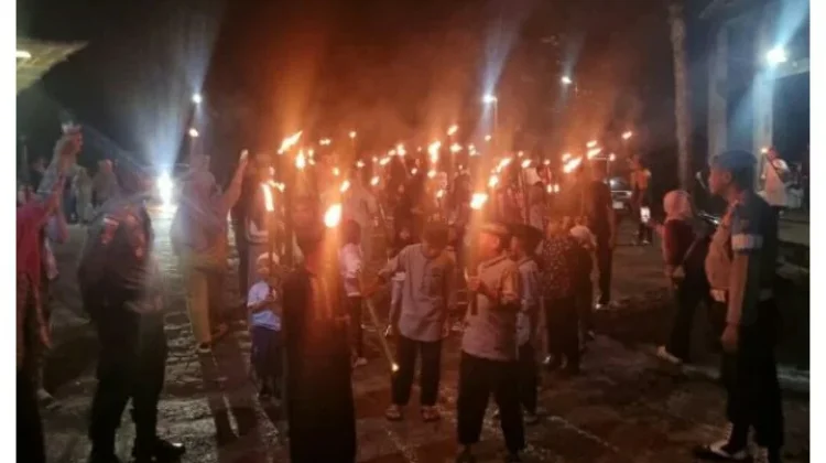 Polisi Kawal Pawai Obor di Melonguane