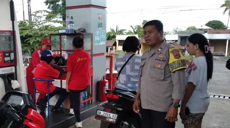 Polsek Pineleng Awasi Penyaluran BBM Bersubsidi di Sejumlah SPBU