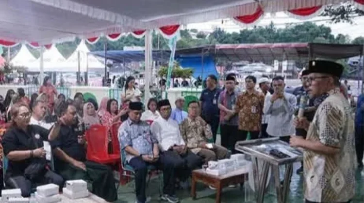 Kebersamaan Wawali Richard Sualang dengan Jemaah Masjid Manado