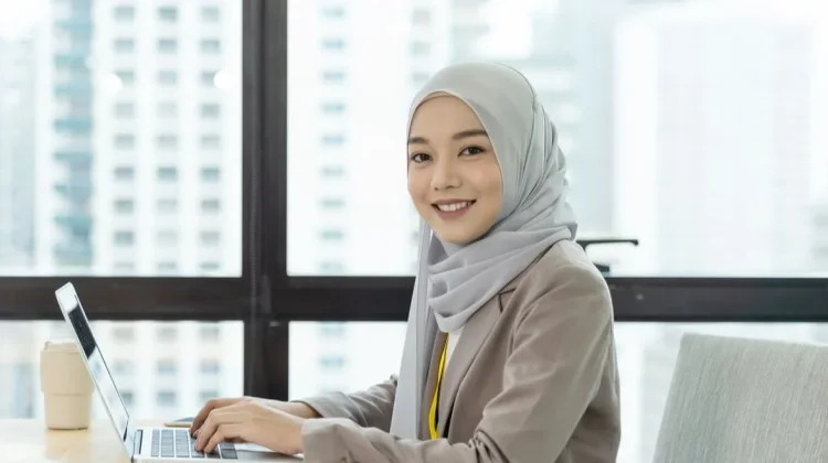 Tips Tetap Semangat Bekerja saat Berpuasa