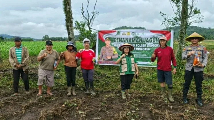 Sinergi Polri dan Kelompok Tani Nafiri, Tanam Jagung dI Desa Tempang Tiga