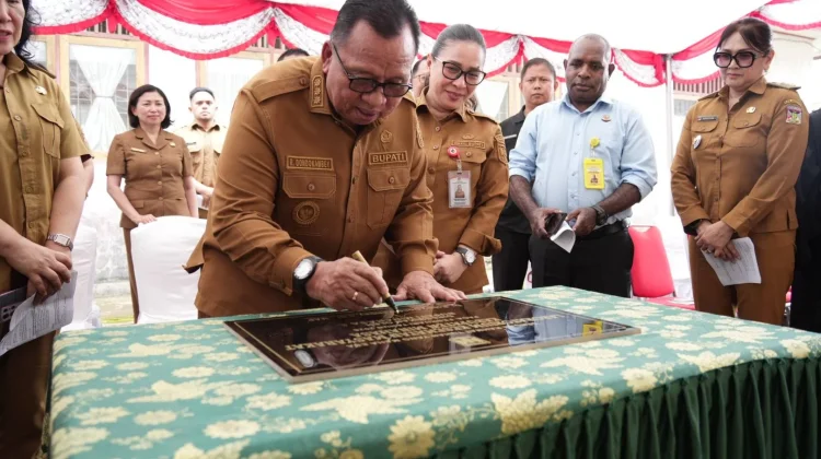 Bupati Robby Dondokambey Resmikan Labkesmas Minahasa