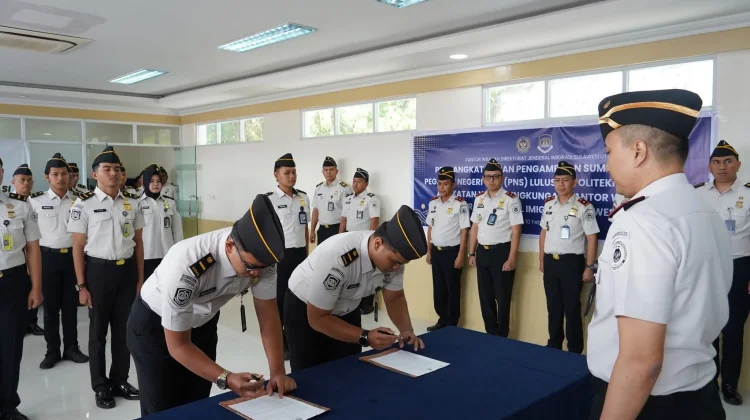 Kakanwil Ditjen Imigrasi Sulut Lantik PNS dari Alumni Poltekim Angkatan 23