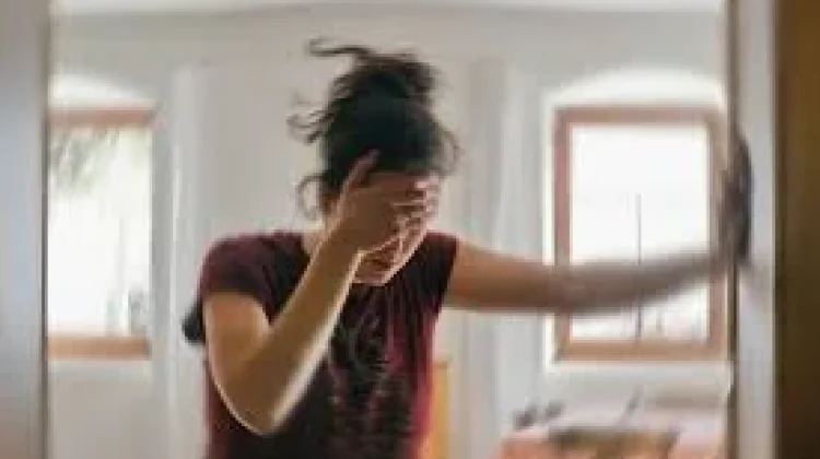 Kenali Perbedaan Pusing Biasa dan Vertigo